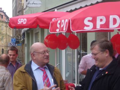 Oskar Krause und Knud Weiß auf der Demonstration am 1. Mai 2010